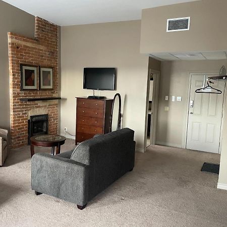 Wellington Street Inn By Hoco Hotels Collection Stratford Exterior photo