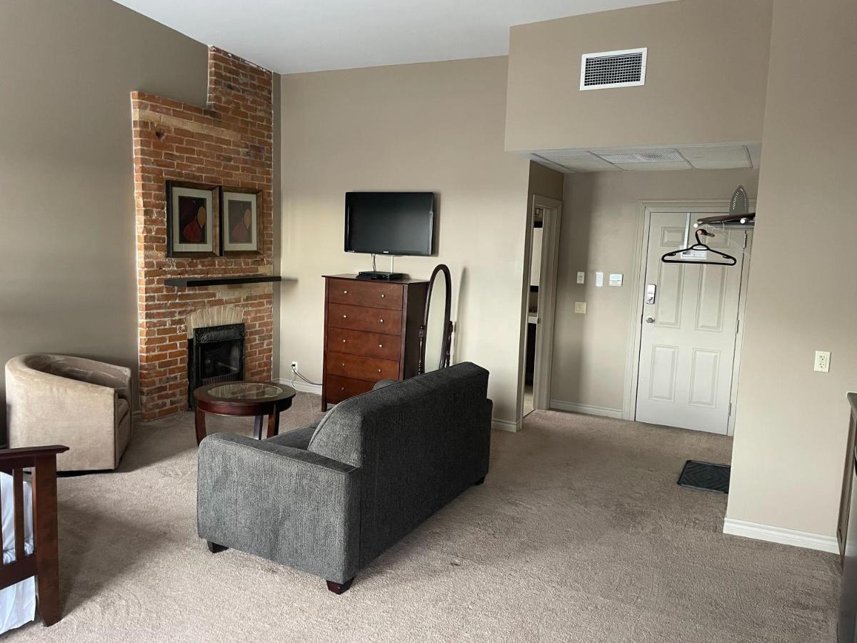 Wellington Street Inn By Hoco Hotels Collection Stratford Exterior photo