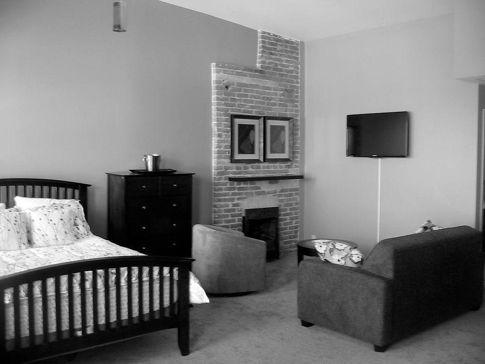 Wellington Street Inn By Hoco Hotels Collection Stratford Exterior photo
